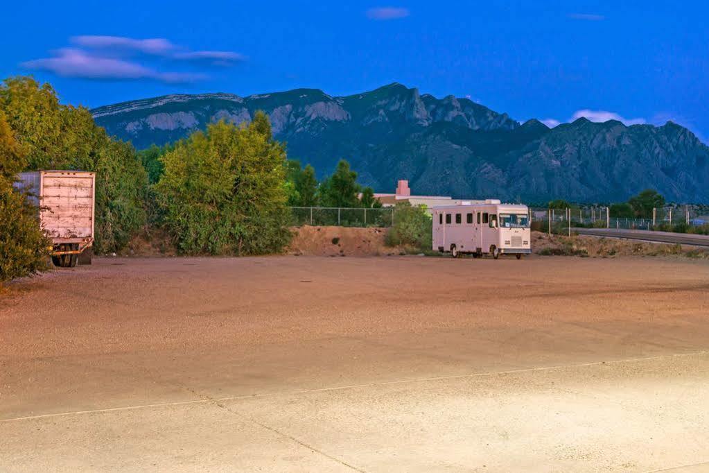 Super 8 By Wyndham Bernalillo Hotel Luaran gambar